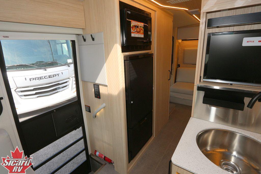 2025 LEISURE TRAVEL VANS WONDER W24RL-AWD