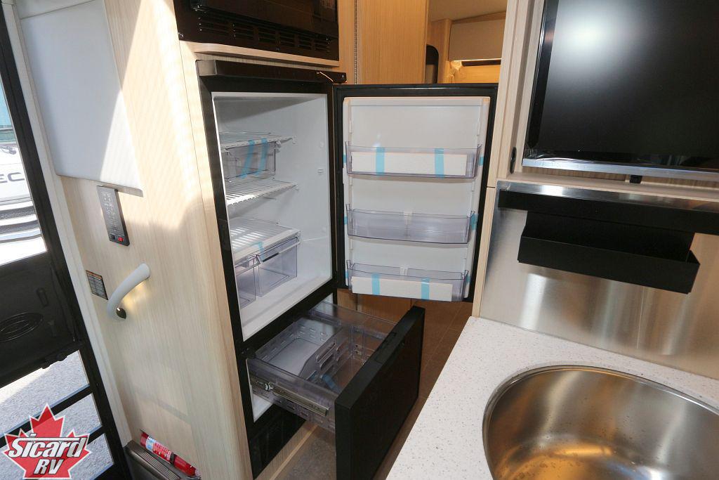 2025 LEISURE TRAVEL VANS WONDER W24RL-AWD