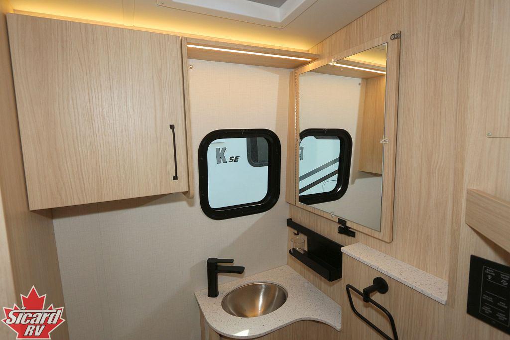 2025 LEISURE TRAVEL VANS WONDER W24RL-AWD