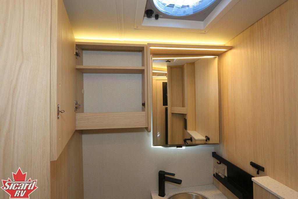 2025 LEISURE TRAVEL VANS WONDER W24RL-AWD