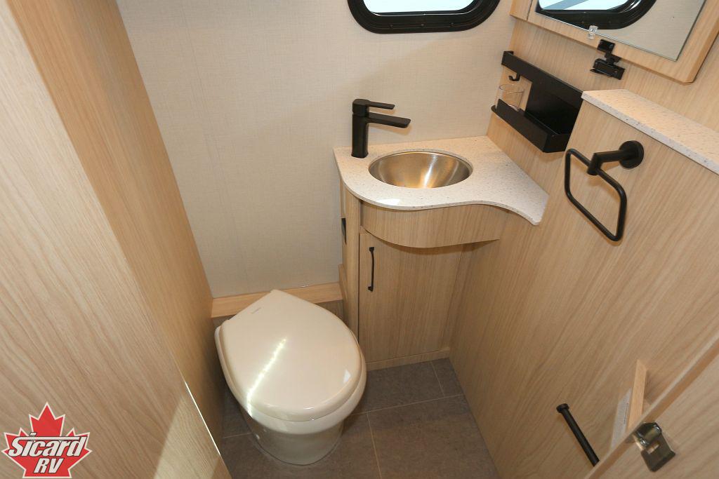 2025 LEISURE TRAVEL VANS WONDER W24RL-AWD