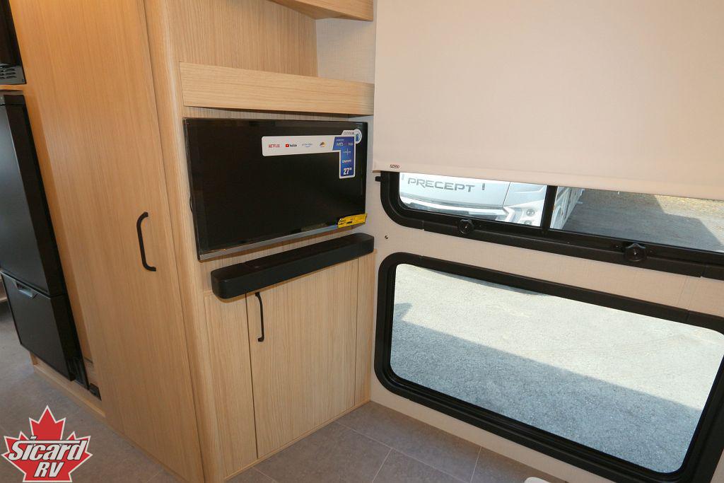 2025 LEISURE TRAVEL VANS WONDER W24RL-AWD