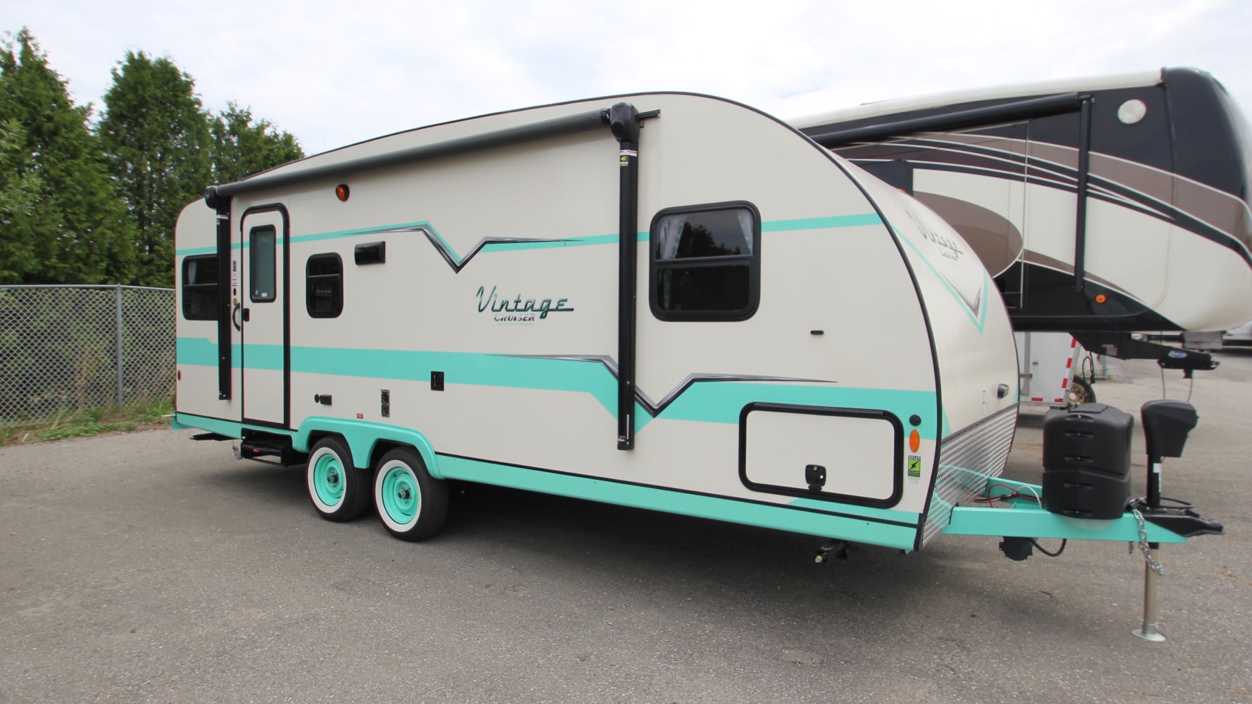 Vintage Cruiser Travel Trailers - Can-Am RV Centre