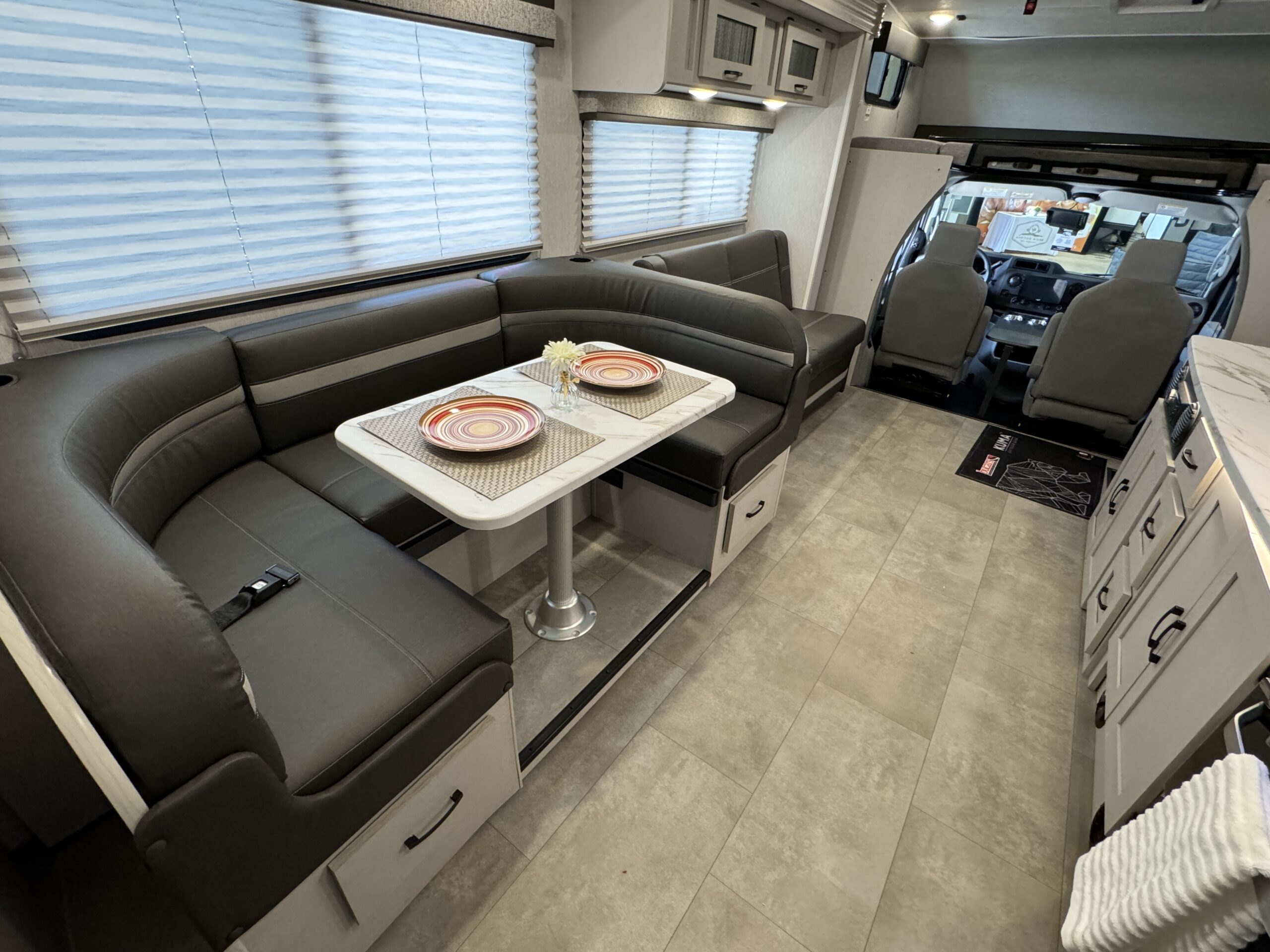 2023 Coachmen RV 31mbf45