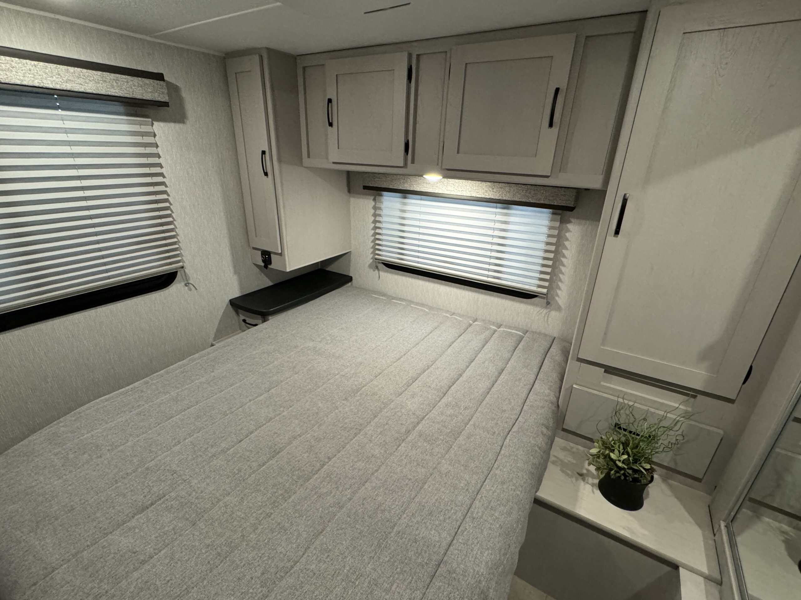 2023 Coachmen RV 31mbf45