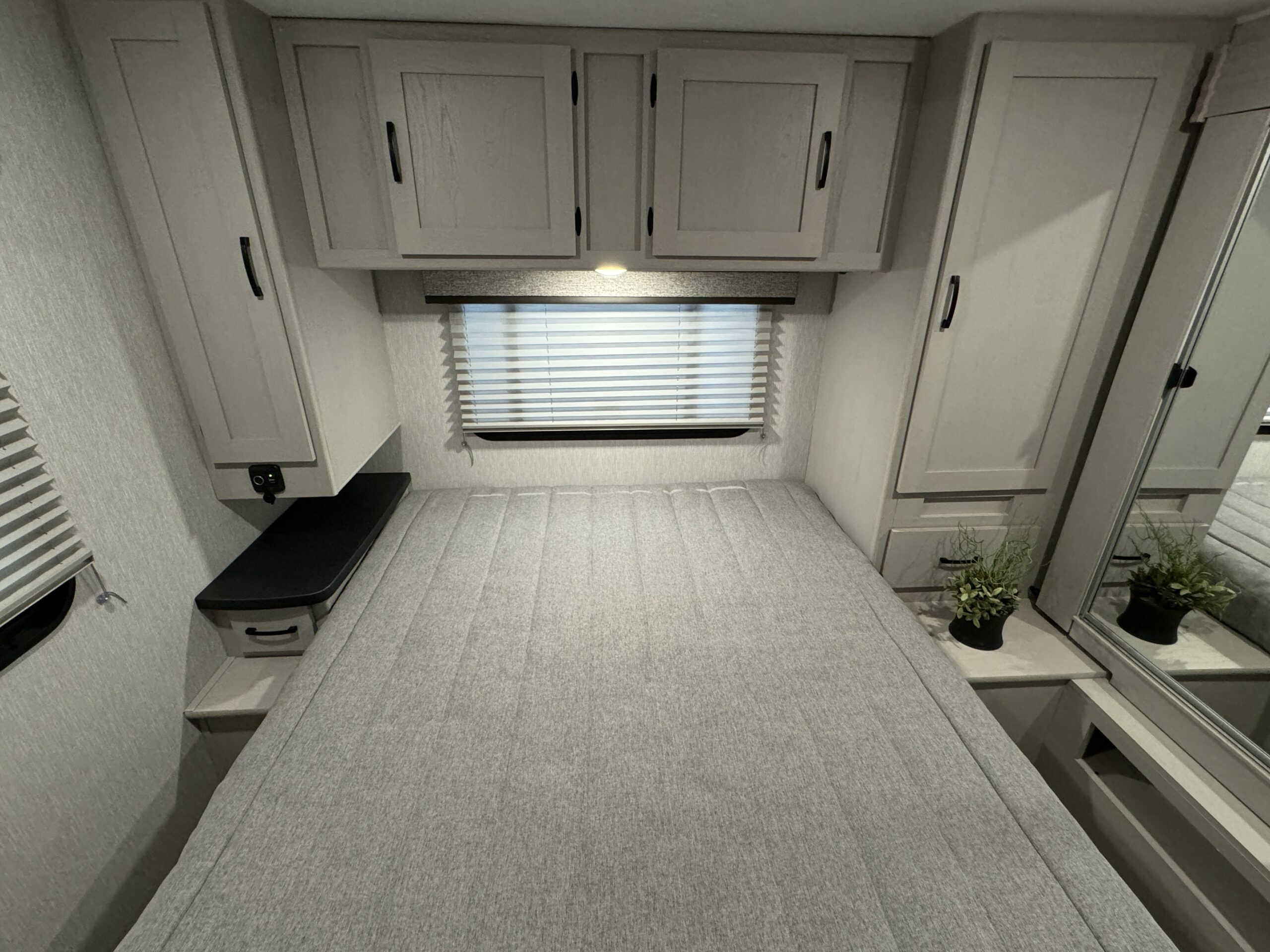 2023 Coachmen RV 31mbf45