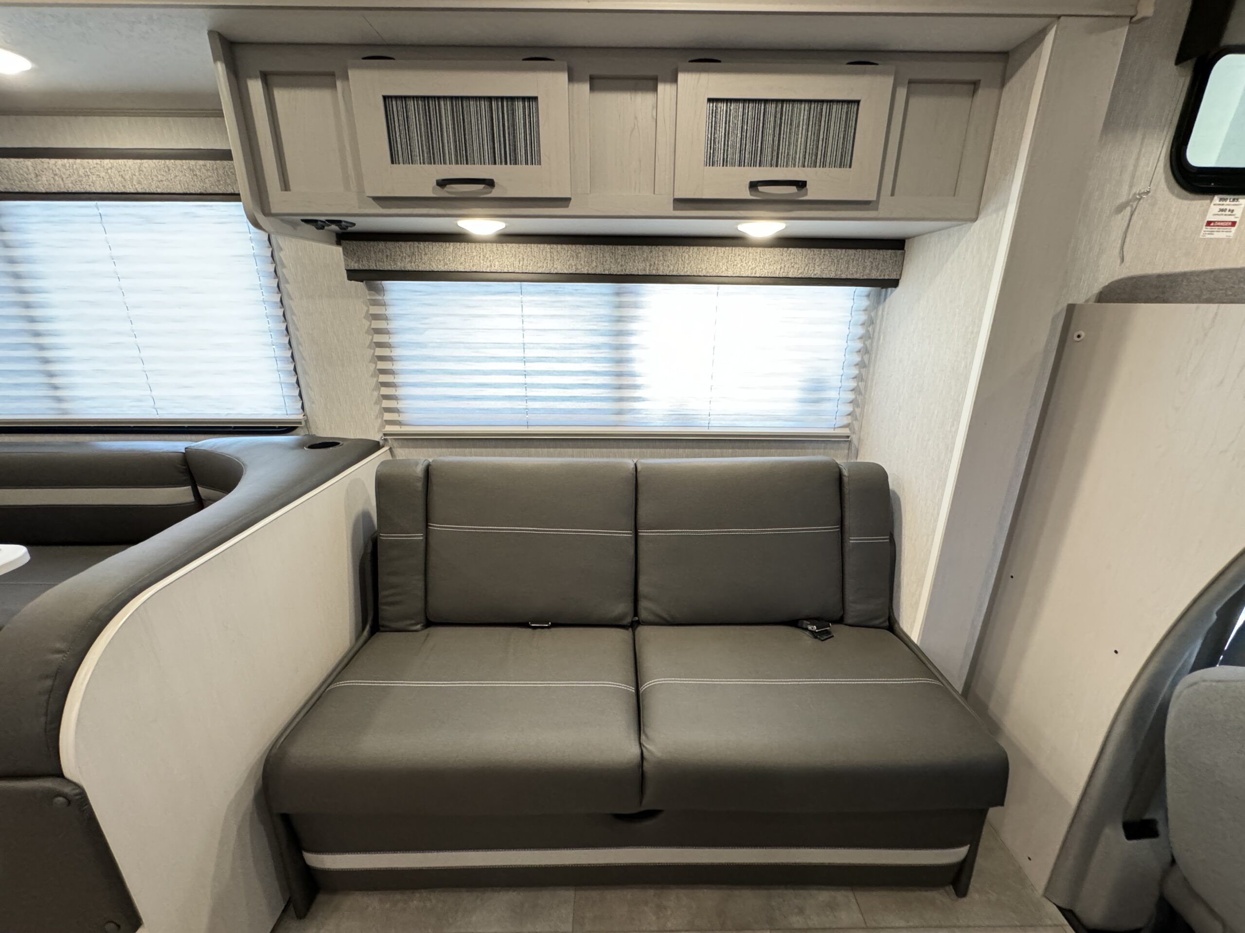 2023 Coachmen RV 31mbf45