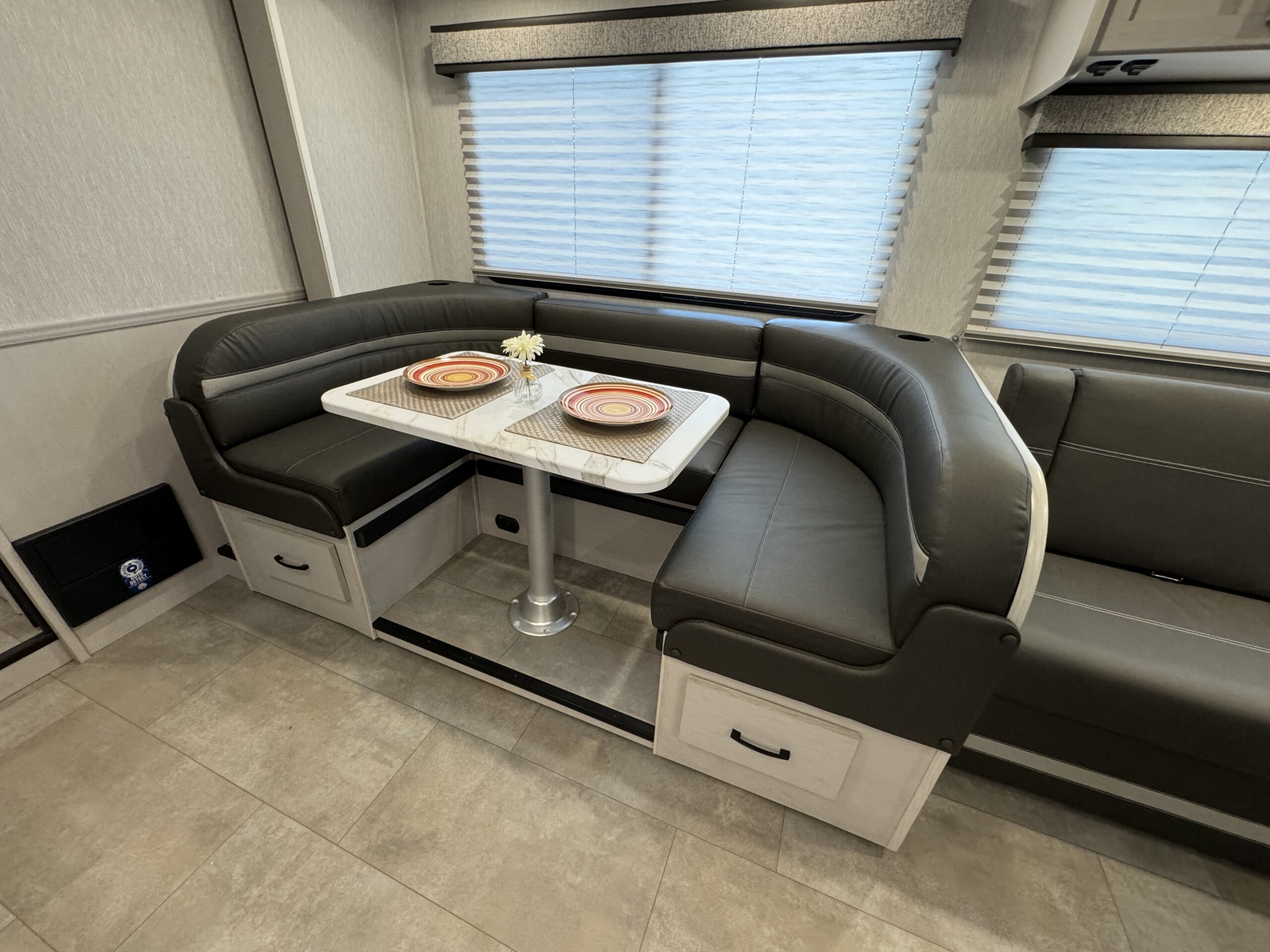 2023 Coachmen RV 31mbf45