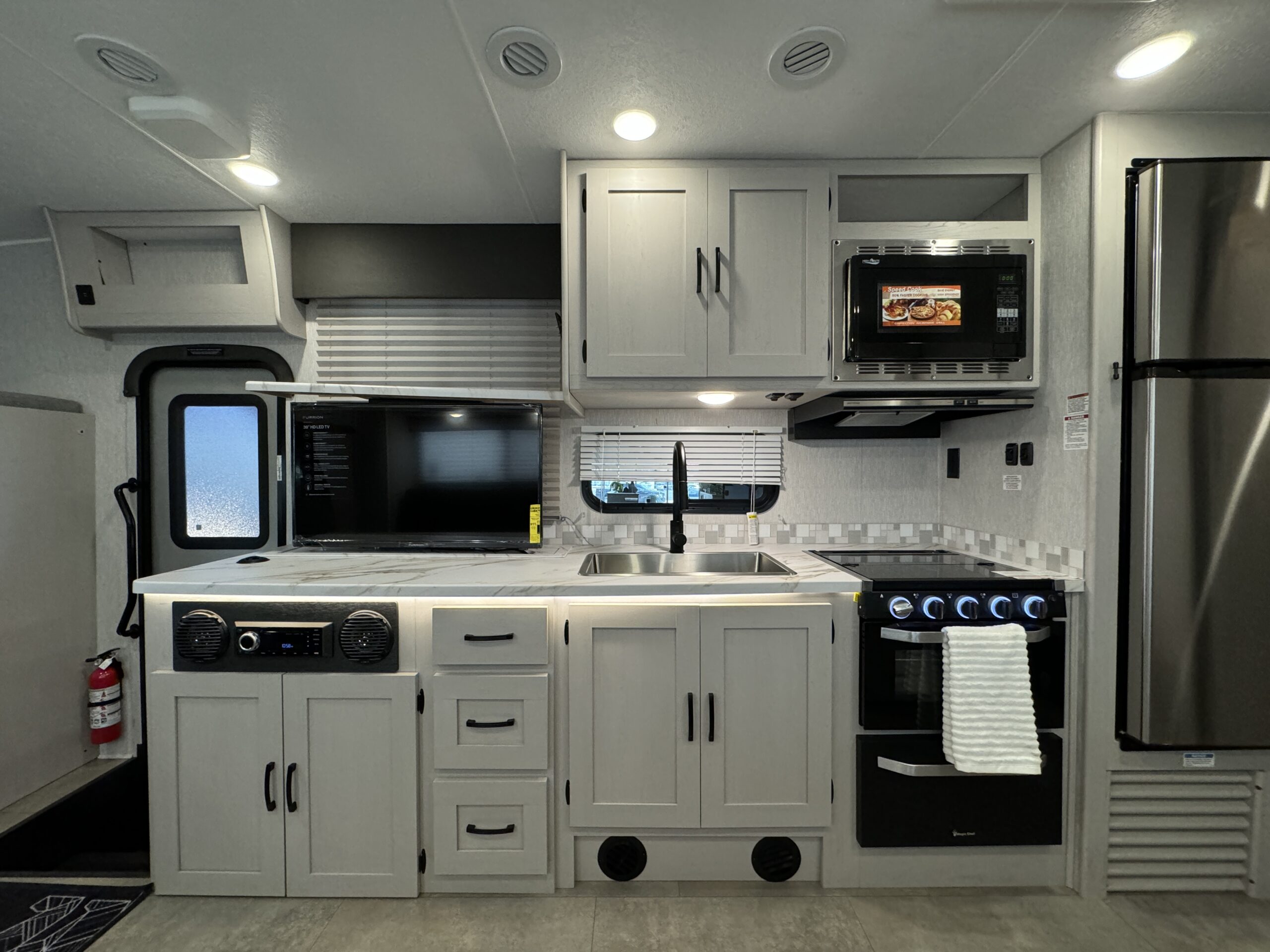 2023 Coachmen RV 31mbf45