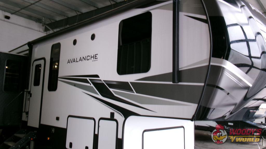 2021 AVALANCHE 322RL
