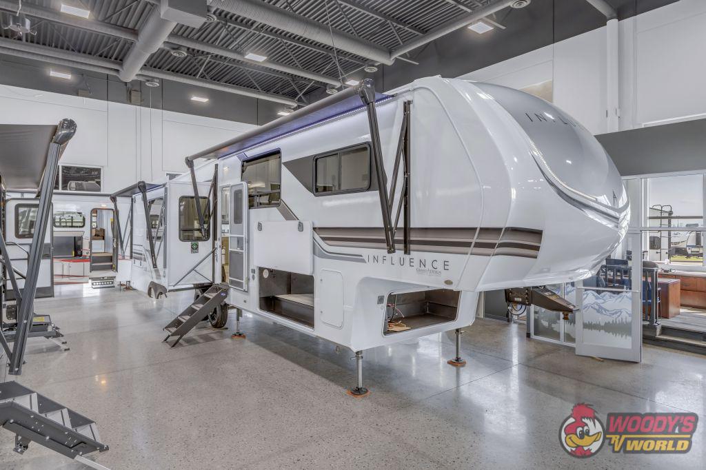 2025 INFLUENCE 3203GK