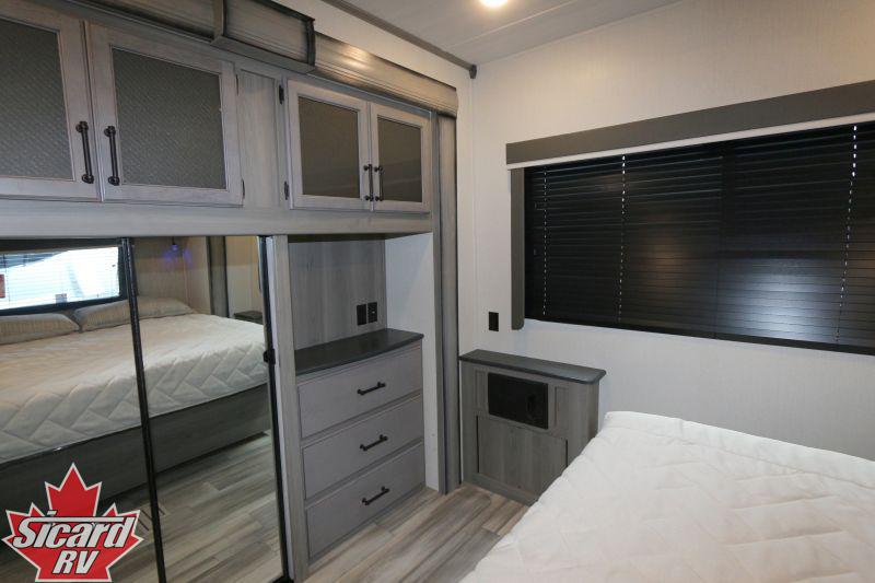2024 KEYSTONE RETREAT 39FKSS Sicard RV
