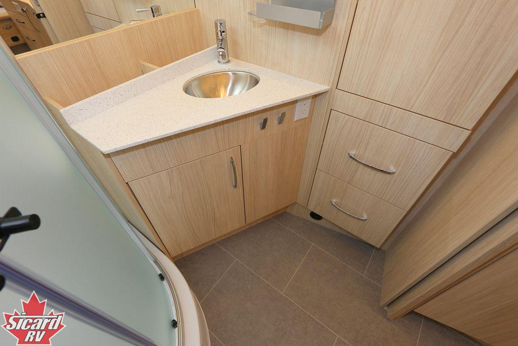 2026 LEISURE TRAVEL VANS UNITY U24MBL