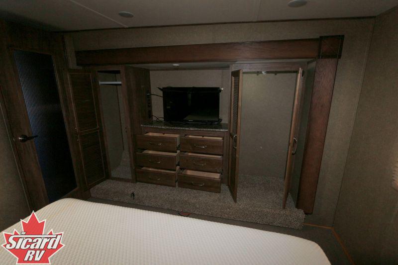 2016 KEYSTONE AVALANCHE 380FL