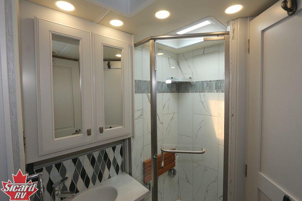 2022 FLEETWOOD DISCOVERY LXE 36HQ