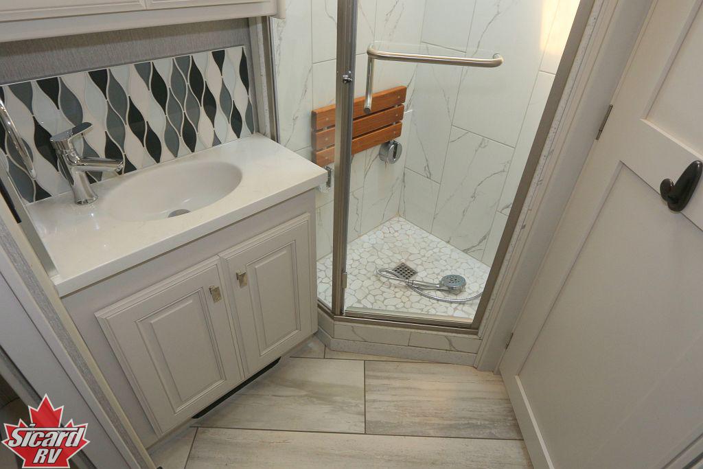 2022 FLEETWOOD DISCOVERY LXE 36HQ