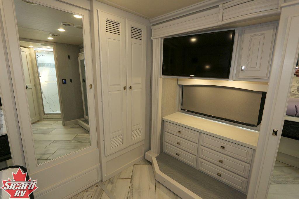 2022 FLEETWOOD DISCOVERY LXE 36HQ