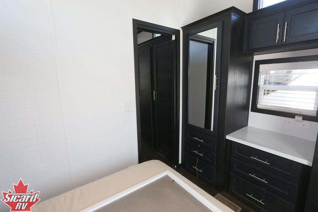 2026 KROPF CANADIAN LAKESIDE 8179CWD