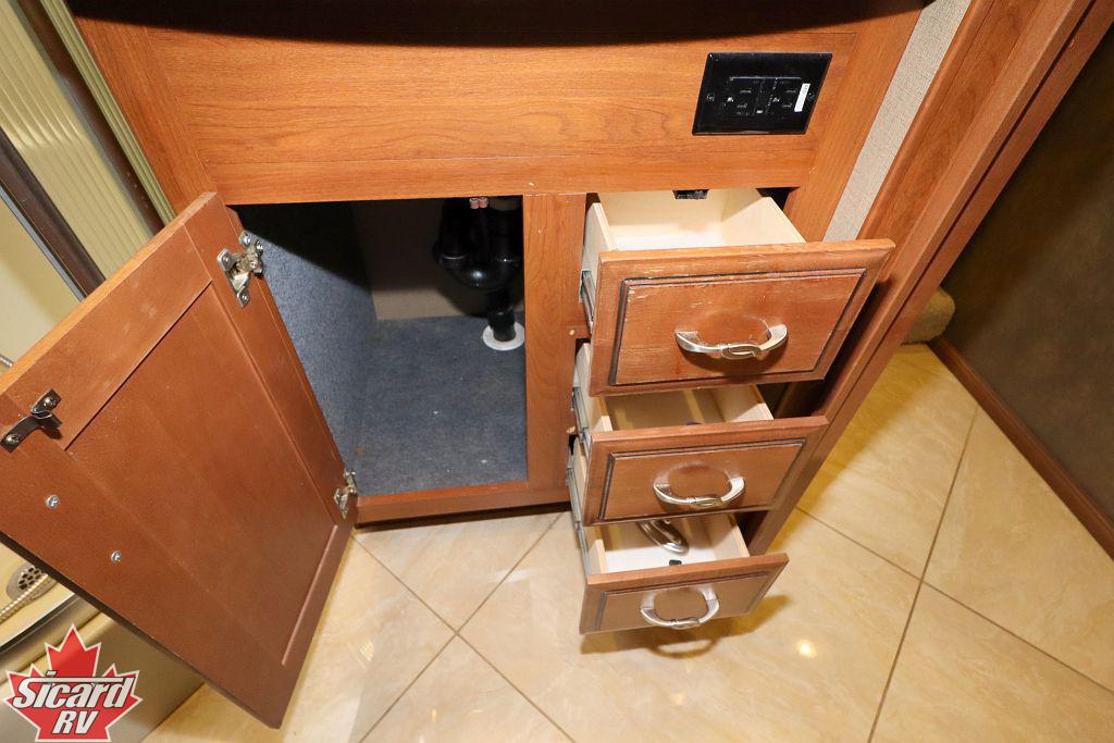 2015 FLEETWOOD DISCOVERY 40X