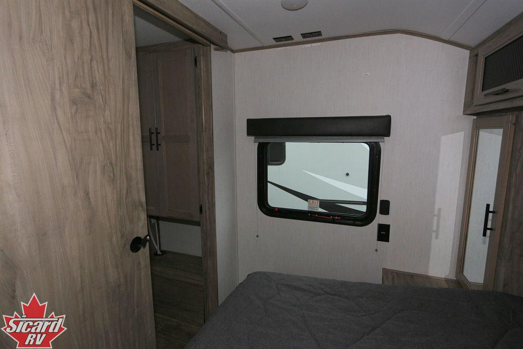 2022 FOREST RIVER CHEROKEE ALPHA WOLF 26RL-L