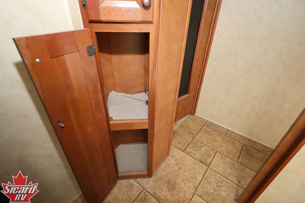 2010 FOREST RIVER CEDAR CREEK 34RLSA