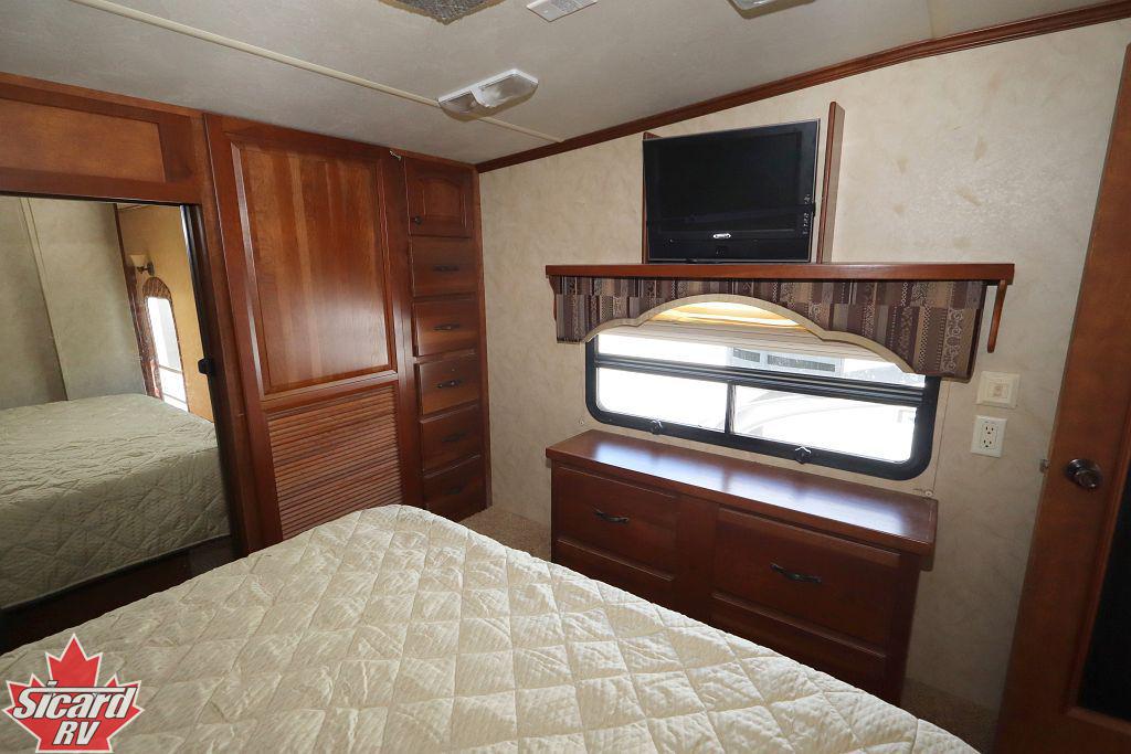 2010 FOREST RIVER CEDAR CREEK 34RLSA