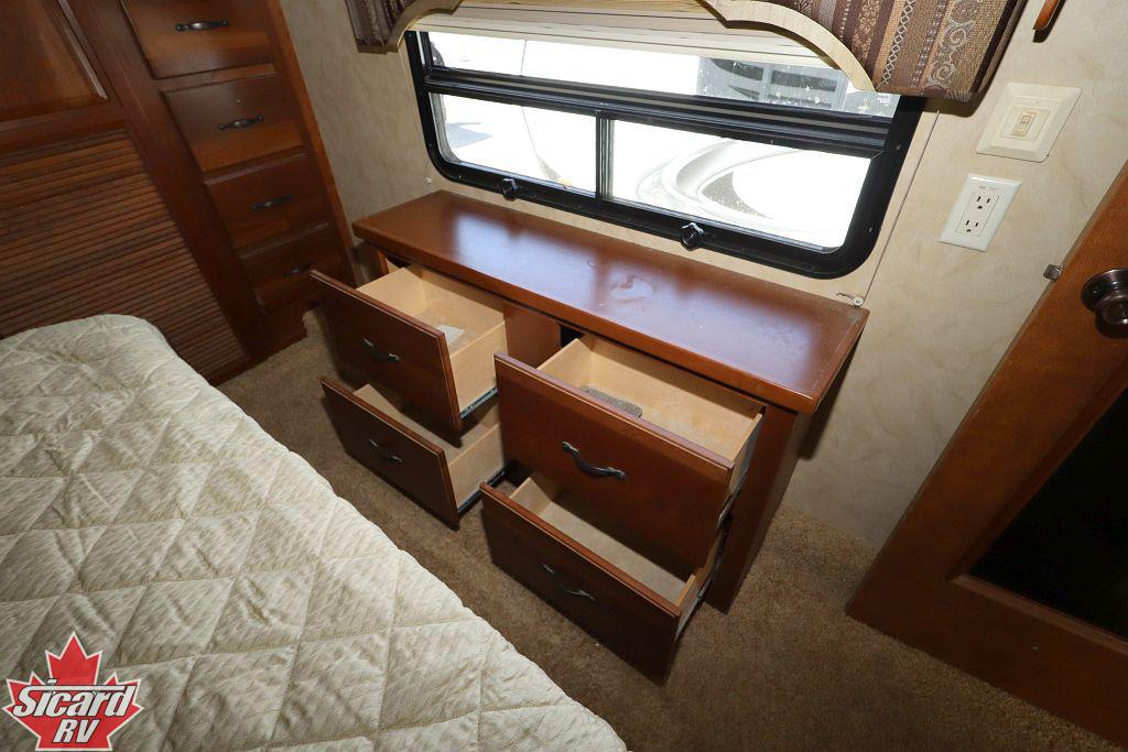 2010 FOREST RIVER CEDAR CREEK 34RLSA
