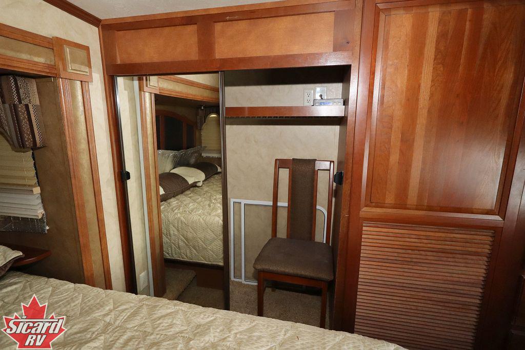 2010 FOREST RIVER CEDAR CREEK 34RLSA