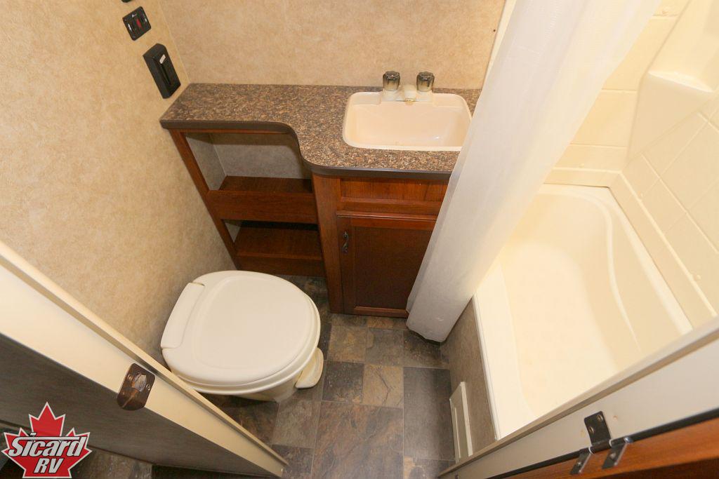 2014 PRIME TIME AVENGER 25RL