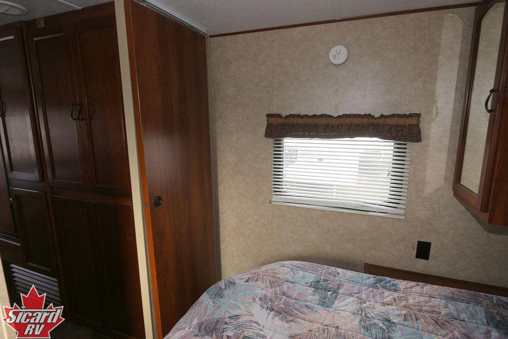 2014 PRIME TIME AVENGER 25RL