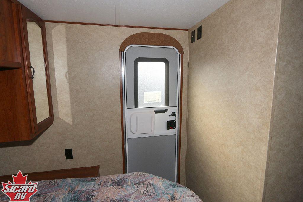 2014 PRIME TIME AVENGER 25RL