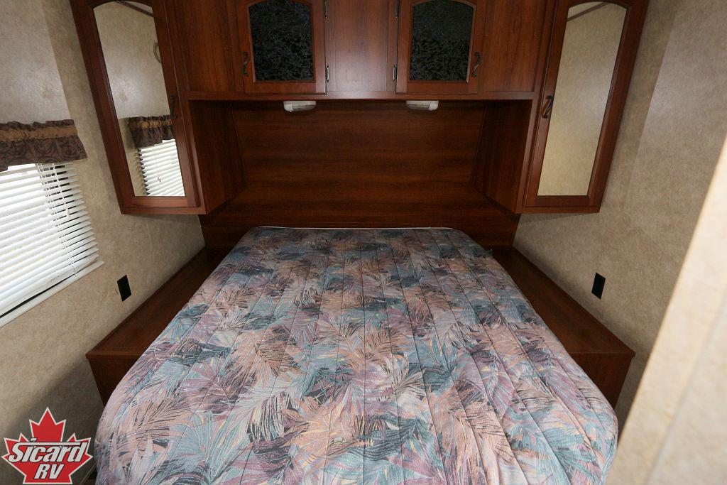 2014 PRIME TIME AVENGER 25RL