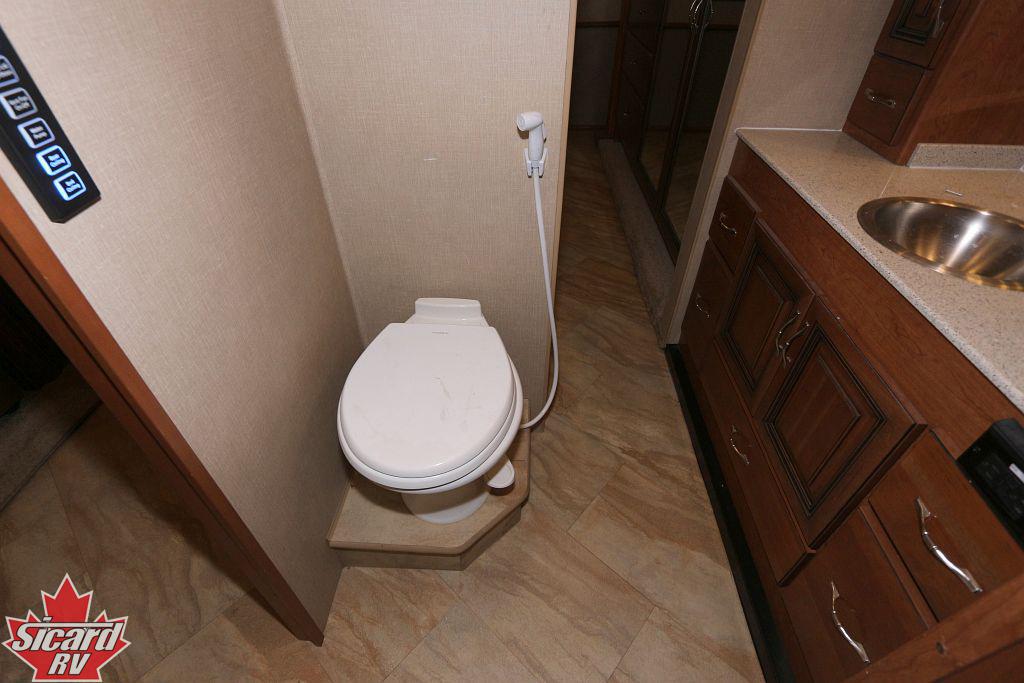 2017 HOLIDAY RAMBLER VACATIONER 35P