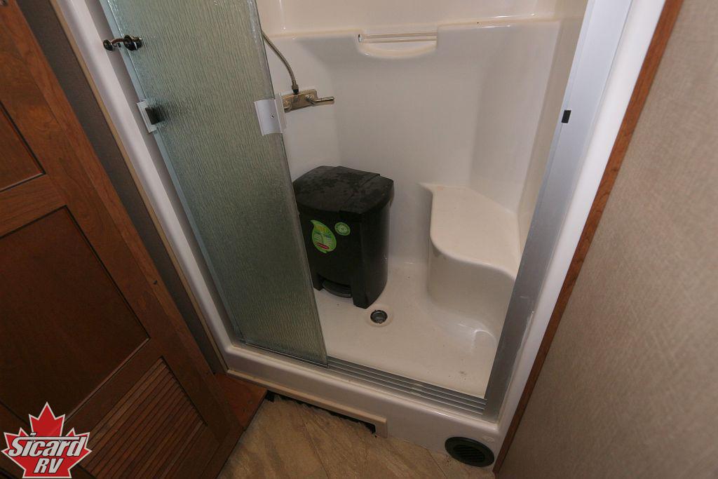 2017 HOLIDAY RAMBLER VACATIONER 35P