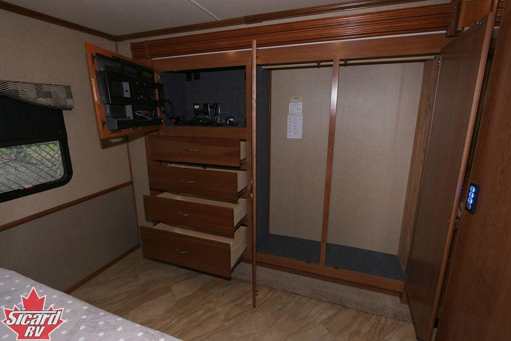 2017 HOLIDAY RAMBLER VACATIONER 35P