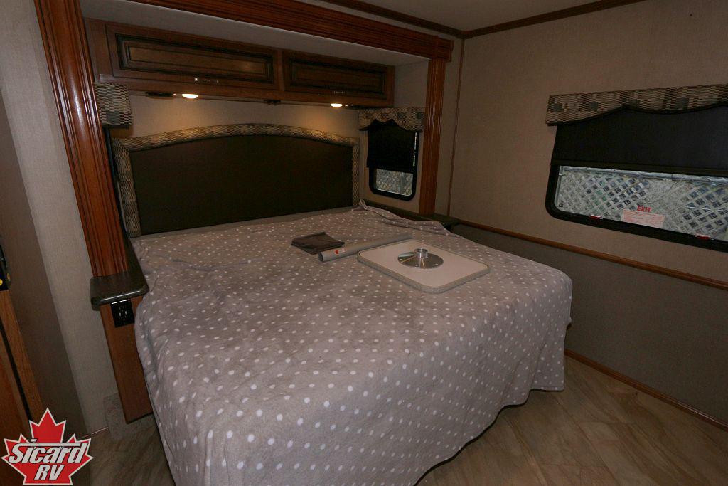 2017 HOLIDAY RAMBLER VACATIONER 35P