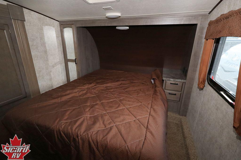 2017 WINNEBAGO VOYAGE 28SGS
