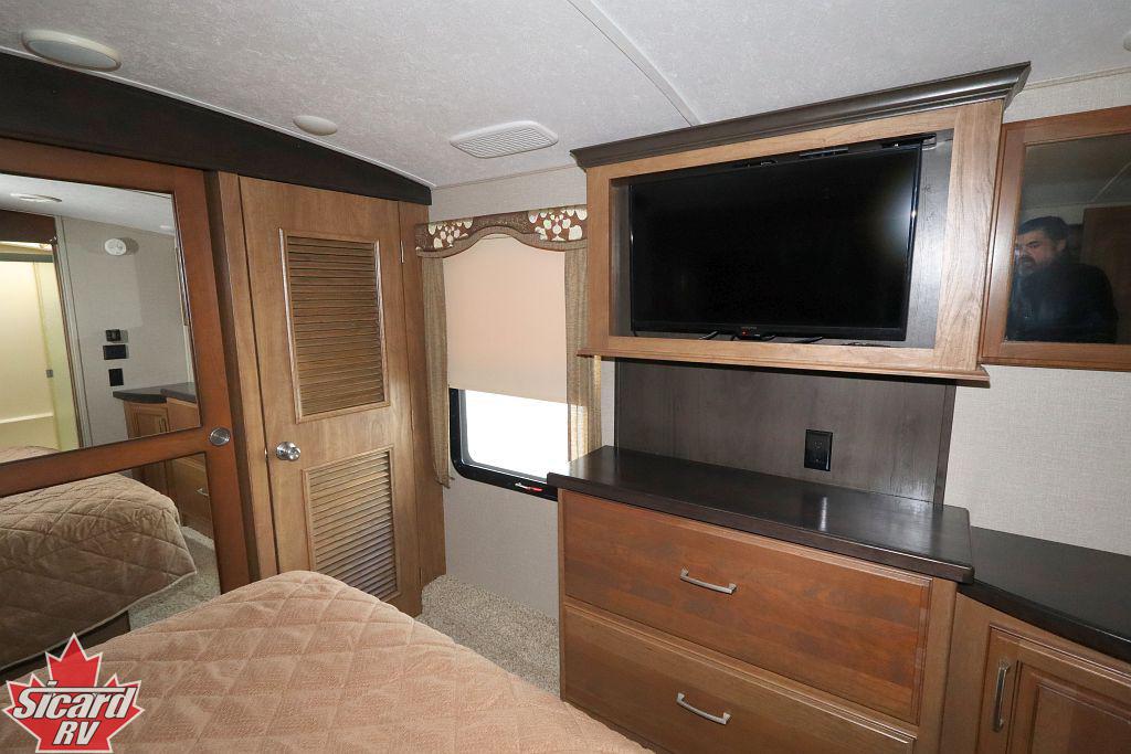 2017 KEYSTONE MONTANA 3720RL