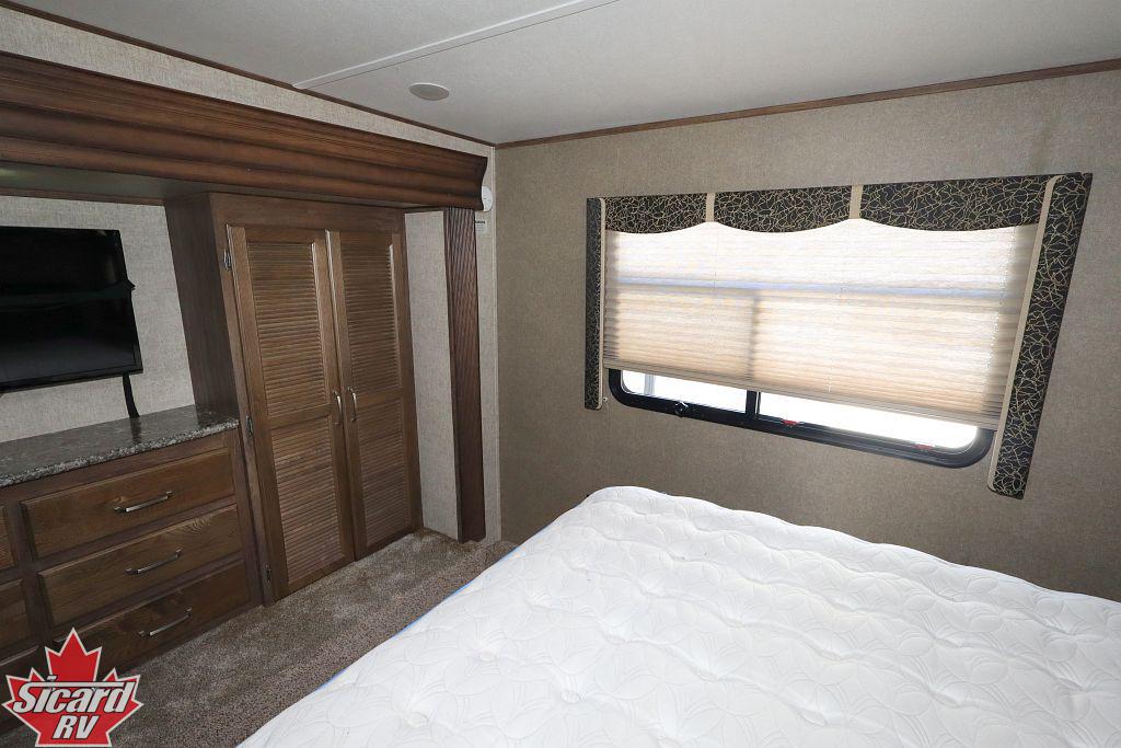 2016 KEYSTONE AVALANCHE 380FL