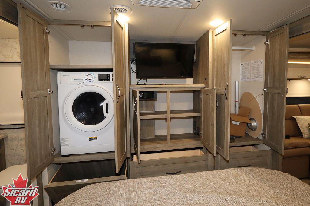 2023 WINNEBAGO ADVENTURER 35F