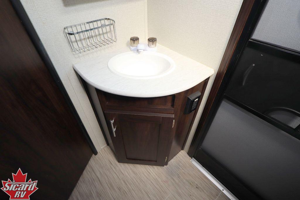 2019 PRIME TIME TRACER 290BH