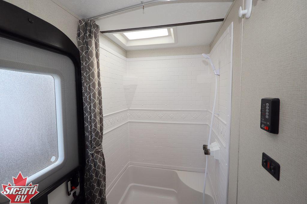 2019 PRIME TIME TRACER 290BH