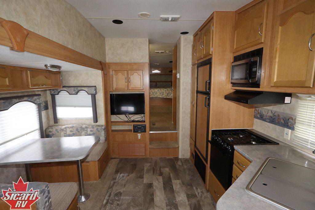 2009 FORESTER WINDCHASER 275RLS