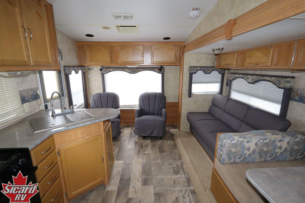 2009 FORESTER WINDCHASER 275RLS