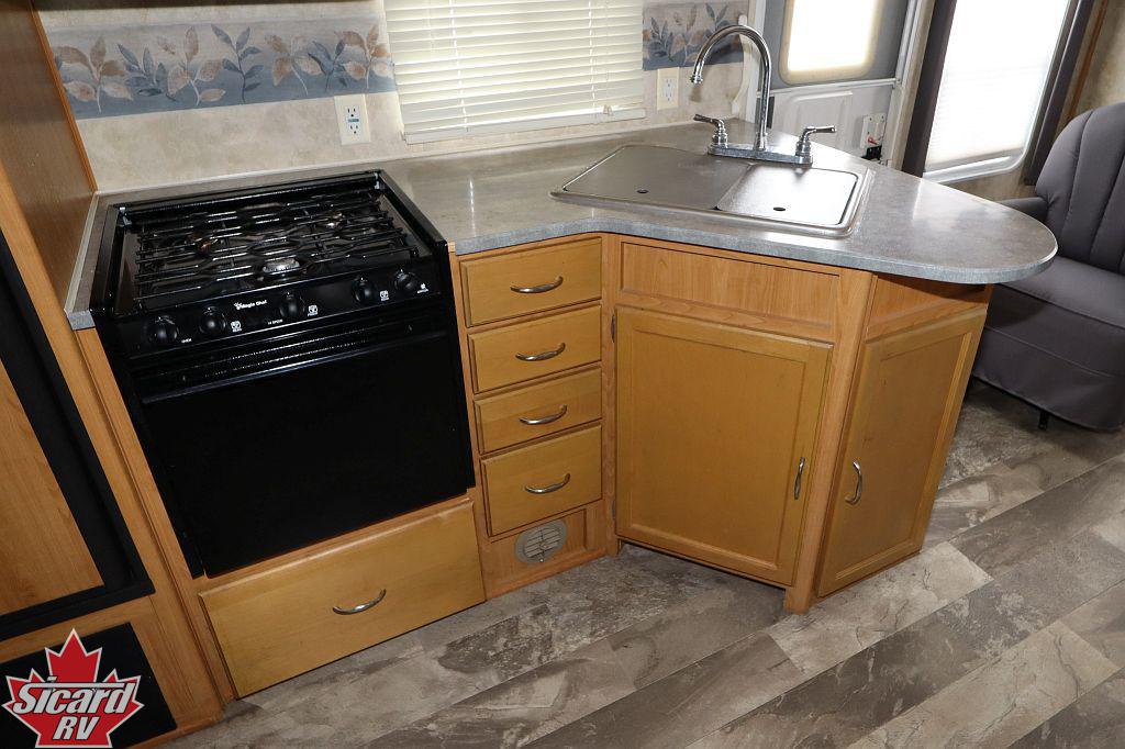 2009 FORESTER WINDCHASER 275RLS