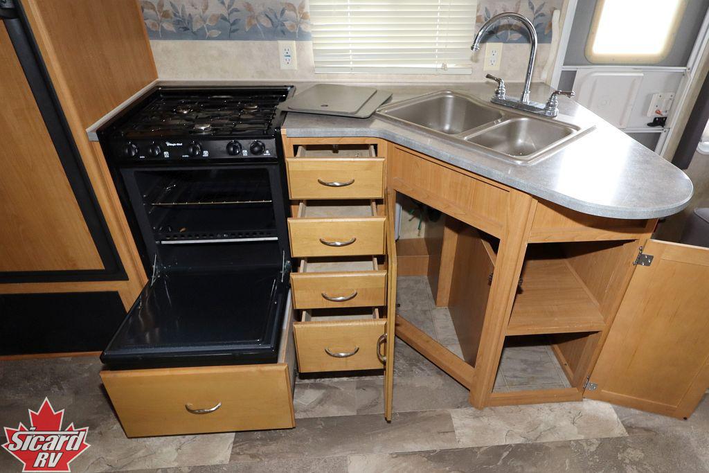 2009 FORESTER WINDCHASER 275RLS