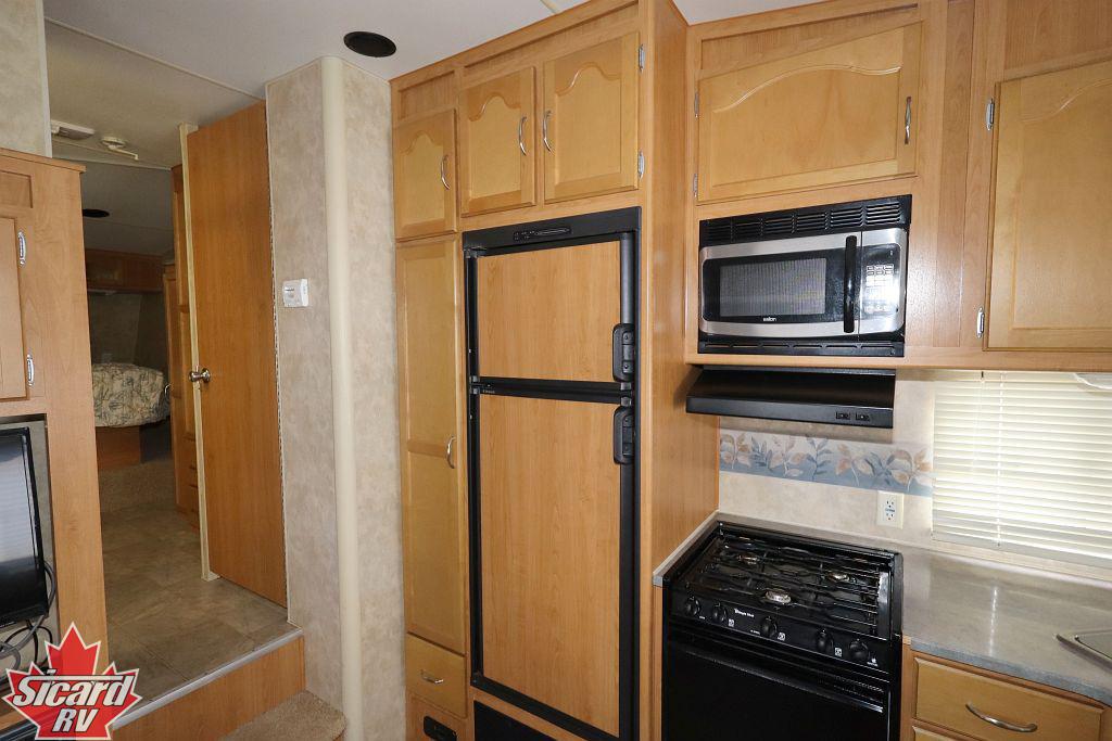 2009 FORESTER WINDCHASER 275RLS