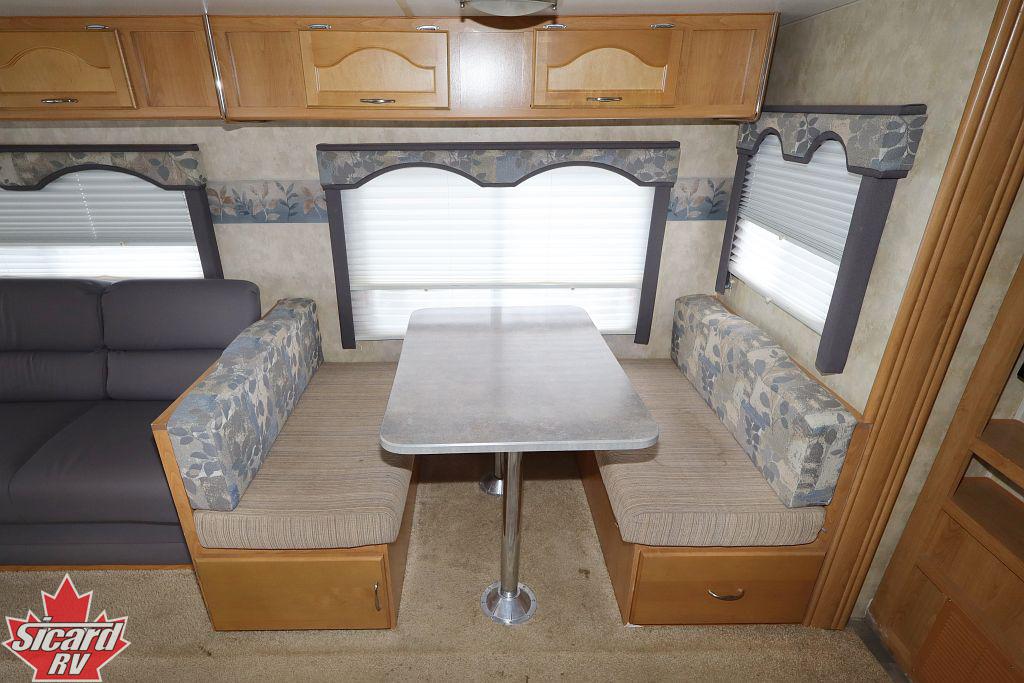 2009 FORESTER WINDCHASER 275RLS