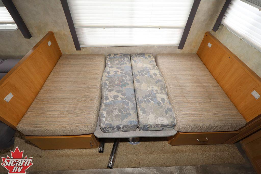 2009 FORESTER WINDCHASER 275RLS