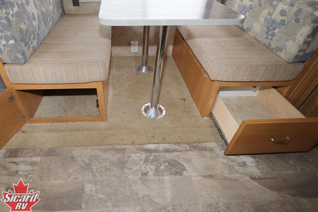 2009 FORESTER WINDCHASER 275RLS